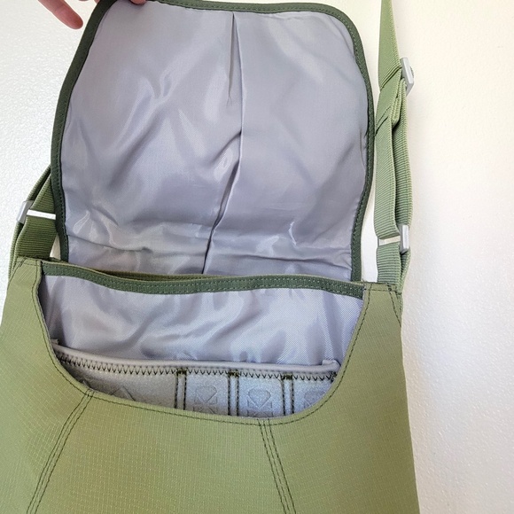 Keen Crossbody Bag Purse - Picture 4 of 7